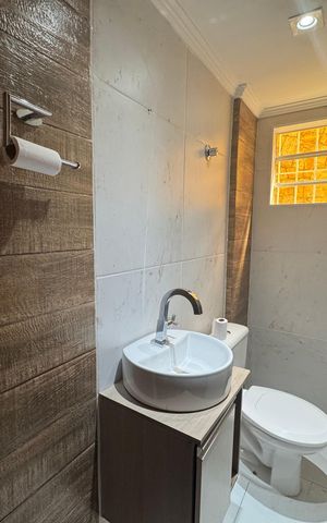 Casa à venda com 203m², 2 quartos e 2 vagas Casa à venda com 203m², 2 quartos e 2 vagasLavabo