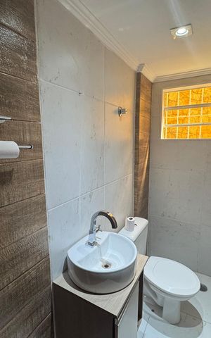 Casa à venda com 203m², 2 quartos e 2 vagas Casa à venda com 203m², 2 quartos e 2 vagasLavabo