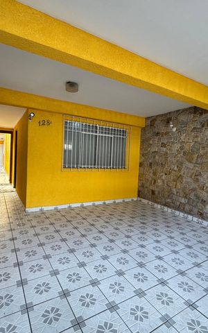 Casa à venda com 203m², 2 quartos e 2 vagas Casa à venda com 203m², 2 quartos e 2 vagasGaragem