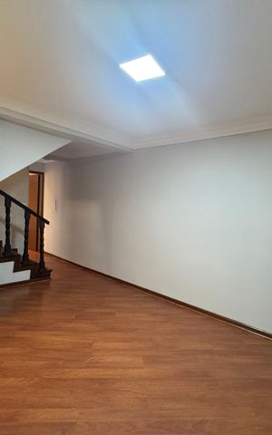 Casa à venda com 203m², 2 quartos e 2 vagas Casa à venda com 203m², 2 quartos e 2 vagasSala