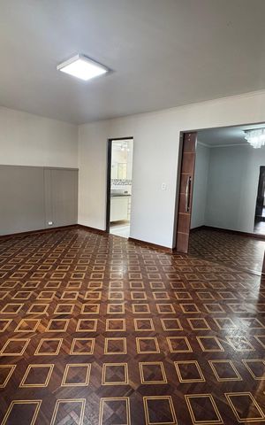 Casa à venda com 203m², 2 quartos e 2 vagas Casa à venda com 203m², 2 quartos e 2 vagasSuíte 1