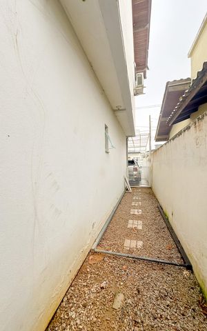 Casa para alugar com 68m², 2 quartos e 2 vagasCorredor