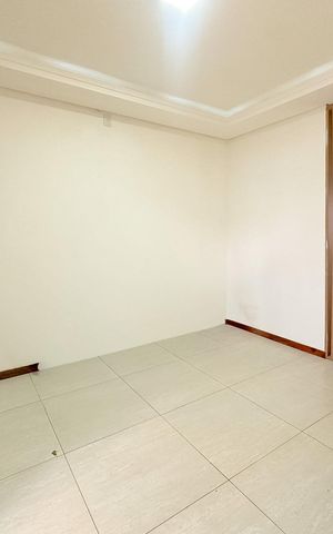 Casa para alugar com 68m², 2 quartos e 2 vagasSala de TV