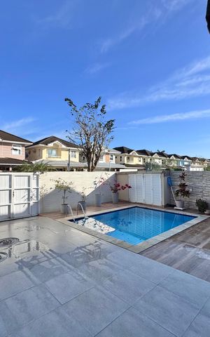 Casa de condomínio à venda com 163m², 3 quartos e 3 vagas Casa de condomínio à venda com 163m², 3 quartos e 3 vagasÁrea externa