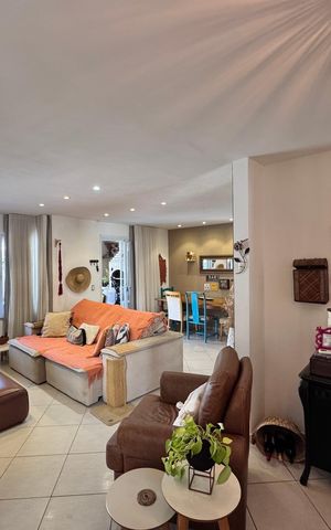Casa de condomínio à venda com 163m², 3 quartos e 3 vagas Casa de condomínio à venda com 163m², 3 quartos e 3 vagasSala