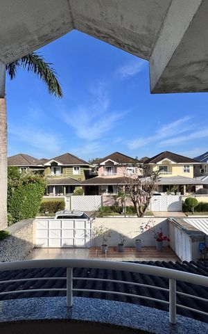 Casa de condomínio à venda com 163m², 3 quartos e 3 vagas Casa de condomínio à venda com 163m², 3 quartos e 3 vagasSuíte 1 - Varanda