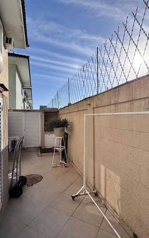 Casa de condomínio à venda com 163m², 3 quartos e 3 vagas Casa de condomínio à venda com 163m², 3 quartos e 3 vagasÁrea externa