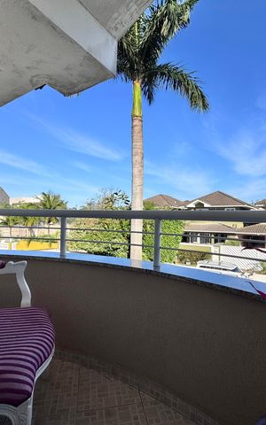 Casa de condomínio à venda com 163m², 3 quartos e 3 vagas Casa de condomínio à venda com 163m², 3 quartos e 3 vagasSuíte 1 - Varanda