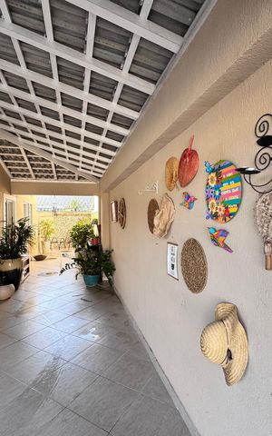 Casa de condomínio à venda com 163m², 3 quartos e 3 vagas Casa de condomínio à venda com 163m², 3 quartos e 3 vagasÁrea externa