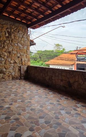 Casa para alugar com 156m², 3 quartos e 2 vagas Casa para alugar com 156m², 3 quartos e 2 vagasVaranda