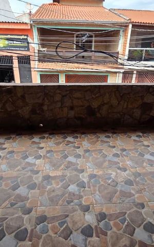 Casa para alugar com 156m², 3 quartos e 2 vagas Casa para alugar com 156m², 3 quartos e 2 vagasVaranda