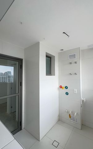 Apartamento à venda com 168m², 3 quartos e 2 vagas Apartamento à venda com 168m², 3 quartos e 2 vagasÁrea de Serviço