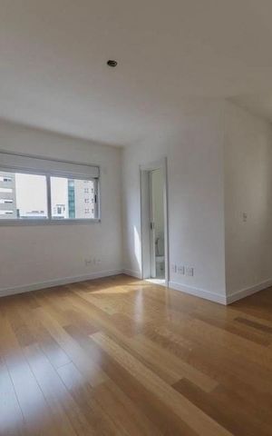 Apartamento à venda com 260m², 4 quartos e 4 vagas Apartamento à venda com 260m², 4 quartos e 4 vagasSuíte 2