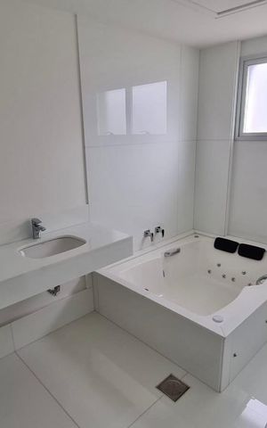 Apartamento à venda com 260m², 4 quartos e 4 vagas Apartamento à venda com 260m², 4 quartos e 4 vagasSuíte 1 - Banheiro