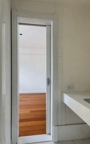 Apartamento à venda com 260m², 4 quartos e 4 vagas Apartamento à venda com 260m², 4 quartos e 4 vagasBanheiro das Semi-suítes