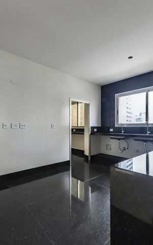 Apartamento à venda com 260m², 4 quartos e 4 vagas Apartamento à venda com 260m², 4 quartos e 4 vagasCozinha