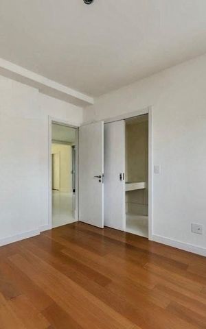 Apartamento à venda com 260m², 4 quartos e 4 vagas Apartamento à venda com 260m², 4 quartos e 4 vagasSemi-suíte 2