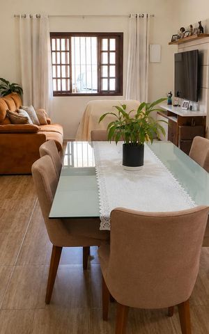 Casa à venda com 180m², 3 quartos e 2 vagasSala
