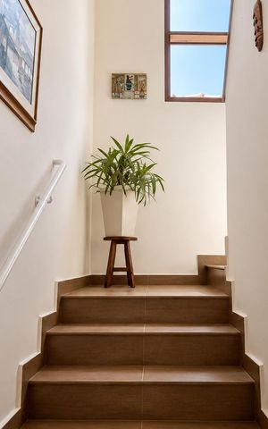 Casa à venda com 180m², 3 quartos e 2 vagasCorredor