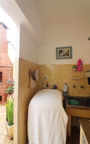 Casa à venda com 206m², 3 quartos e 2 vagasÁrea de Serviço