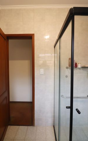 Casa à venda com 206m², 3 quartos e 2 vagasQuarto 1 - Suíte Banheiro 