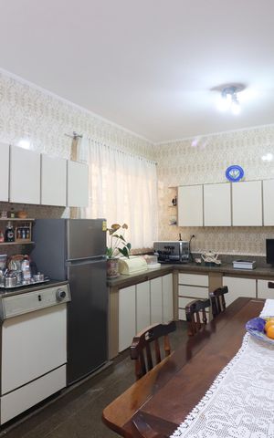Casa à venda com 206m², 3 quartos e 2 vagasCozinha 