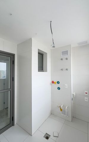 Apartamento à venda com 168m², 3 quartos e 2 vagas Apartamento à venda com 168m², 3 quartos e 2 vagasÁrea de Serviço