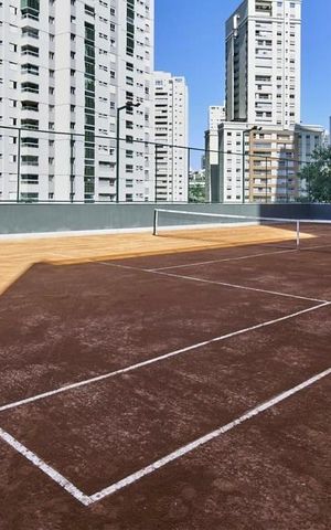 Apartamento à venda com 260m², 4 quartos e 4 vagas Apartamento à venda com 260m², 4 quartos e 4 vagasÁrea comum - Quadra de tênis