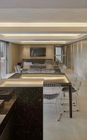 Apartamento à venda com 260m², 4 quartos e 4 vagas Apartamento à venda com 260m², 4 quartos e 4 vagasÁrea comum - Salão de festas 2