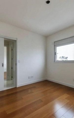 Apartamento à venda com 260m², 4 quartos e 4 vagas Apartamento à venda com 260m², 4 quartos e 4 vagasSemi-suíte 1