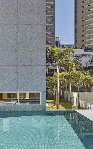 Apartamento à venda com 260m², 4 quartos e 4 vagas Apartamento à venda com 260m², 4 quartos e 4 vagasÁrea comum - Piscina
