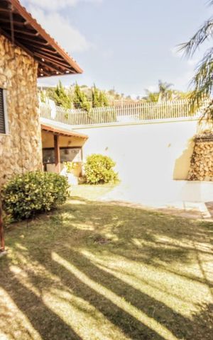 Casa à venda com 426m², 5 quartos e 4 vagas Casa à venda com 426m², 5 quartos e 4 vagasQuintal