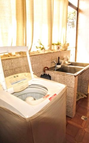 Casa à venda com 426m², 5 quartos e 4 vagas Casa à venda com 426m², 5 quartos e 4 vagasÁrea de Serviço