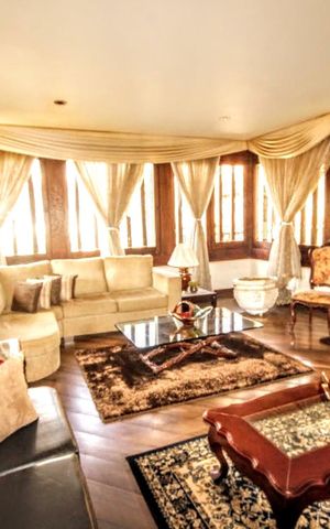 Casa à venda com 426m², 5 quartos e 4 vagas Casa à venda com 426m², 5 quartos e 4 vagassala