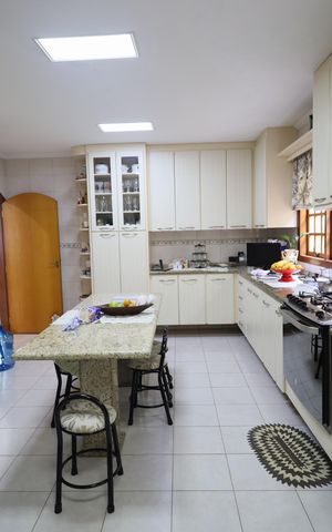 Casa para alugar com 409m², 4 quartos e 4 vagasCozinha