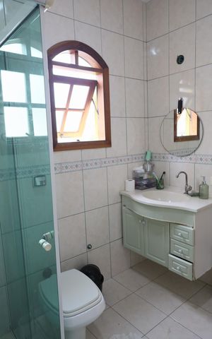 Casa para alugar com 409m², 4 quartos e 4 vagasBanheiro da Suíte 2 e 3