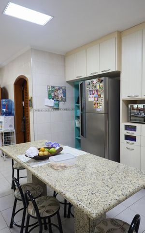 Casa para alugar com 409m², 4 quartos e 4 vagasCozinha
