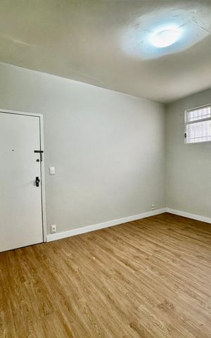 Apartamento para alugar com 115m², 3 quartos e 1 vaga Apartamento para alugar com 115m², 3 quartos e 1 vagaSala