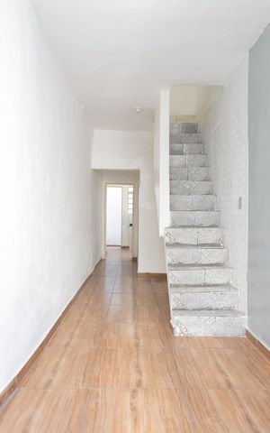 Casa para alugar com 50m², 2 quartos e sem vaga Casa para alugar com 50m², 2 quartos e sem vagaSala