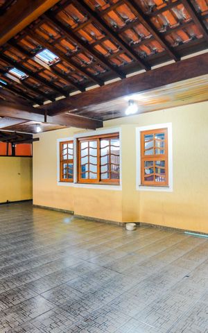 Casa à venda com 389m², 4 quartos e 4 vagasGaragem
