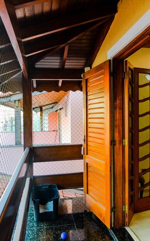 Casa à venda com 389m², 4 quartos e 4 vagasVaranda da Suíte 4