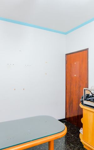 Casa à venda com 389m², 4 quartos e 4 vagasEscritório