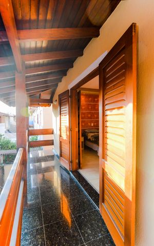 Casa à venda com 389m², 4 quartos e 4 vagasVaranda da Suíte 1