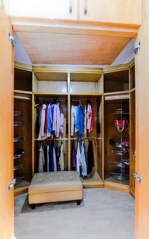Casa à venda com 389m², 4 quartos e 4 vagasCloset da suíte 1