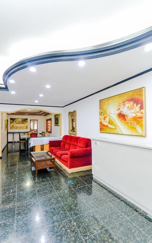 Casa à venda com 389m², 4 quartos e 4 vagasSala