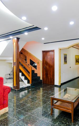 Casa à venda com 389m², 4 quartos e 4 vagasSala