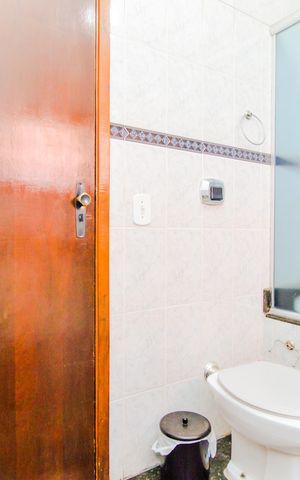 Casa à venda com 389m², 4 quartos e 4 vagasBanheiro da Suíte 1