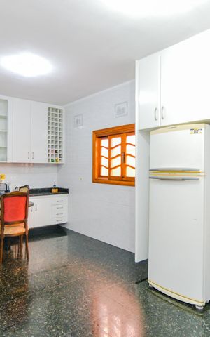 Casa à venda com 389m², 4 quartos e 4 vagasCozinha