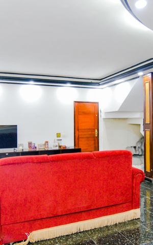 Casa à venda com 389m², 4 quartos e 4 vagasSala
