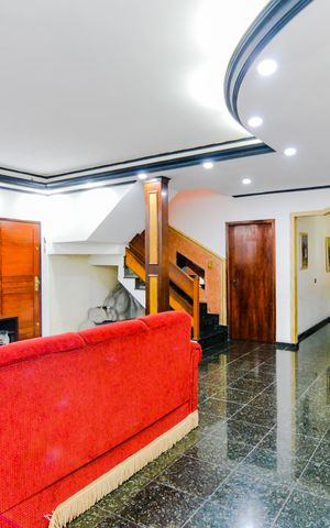 Casa à venda com 389m², 4 quartos e 4 vagasSala